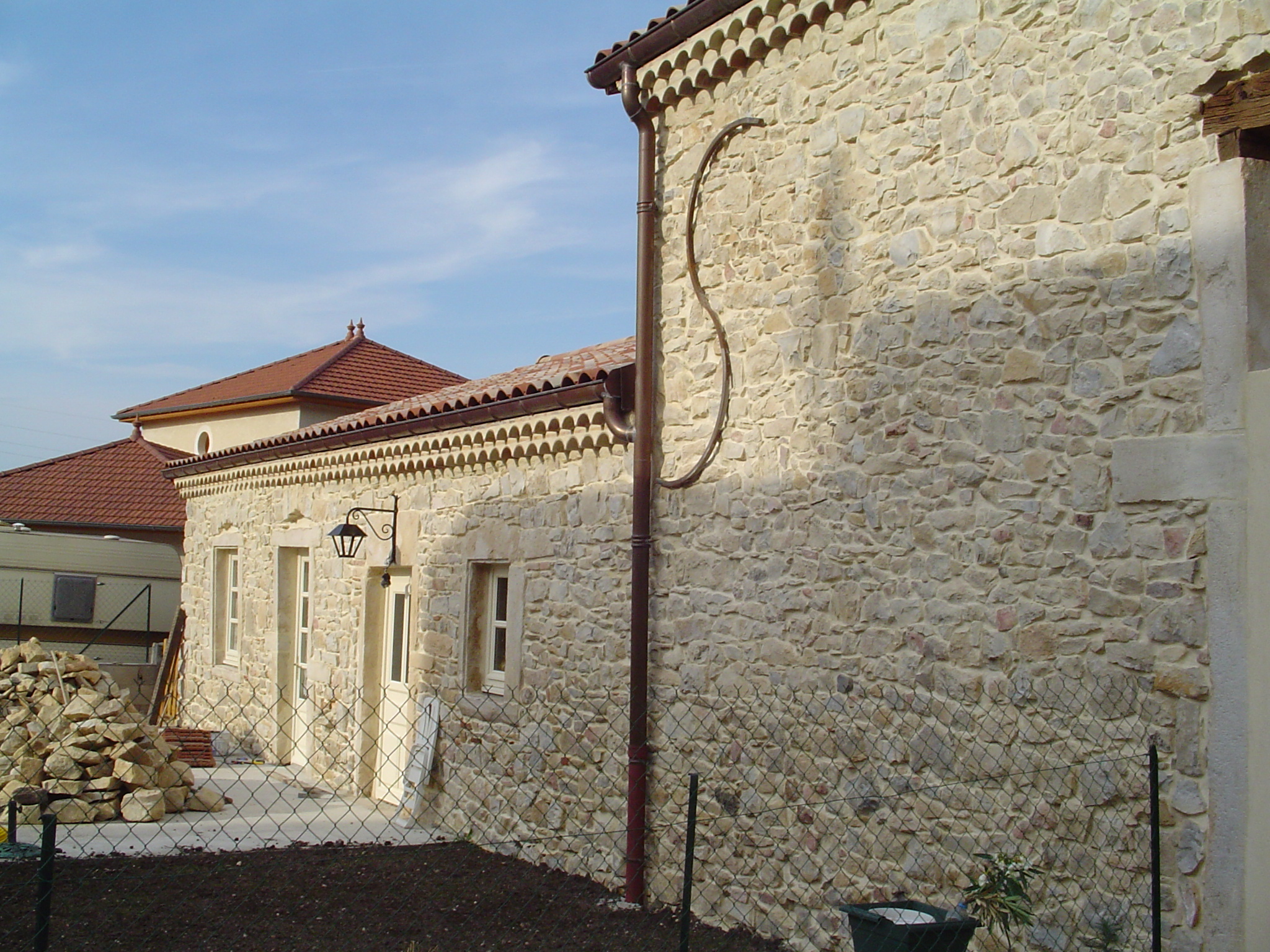 Rénovation toiture et façade en pierre : après